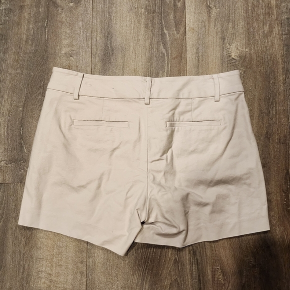 Ann Taylor Khaki Signature Short - Picture 3 of 3
